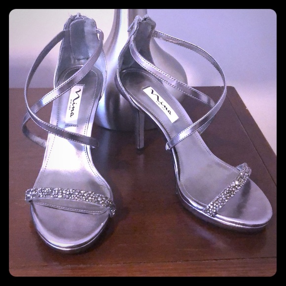 Beautiful silver heels with pretty shimmer strap - Picture 1 of 4